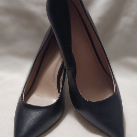 Classic Crown & Ivy 3 Inch Black Pump - Picture 1 of 4